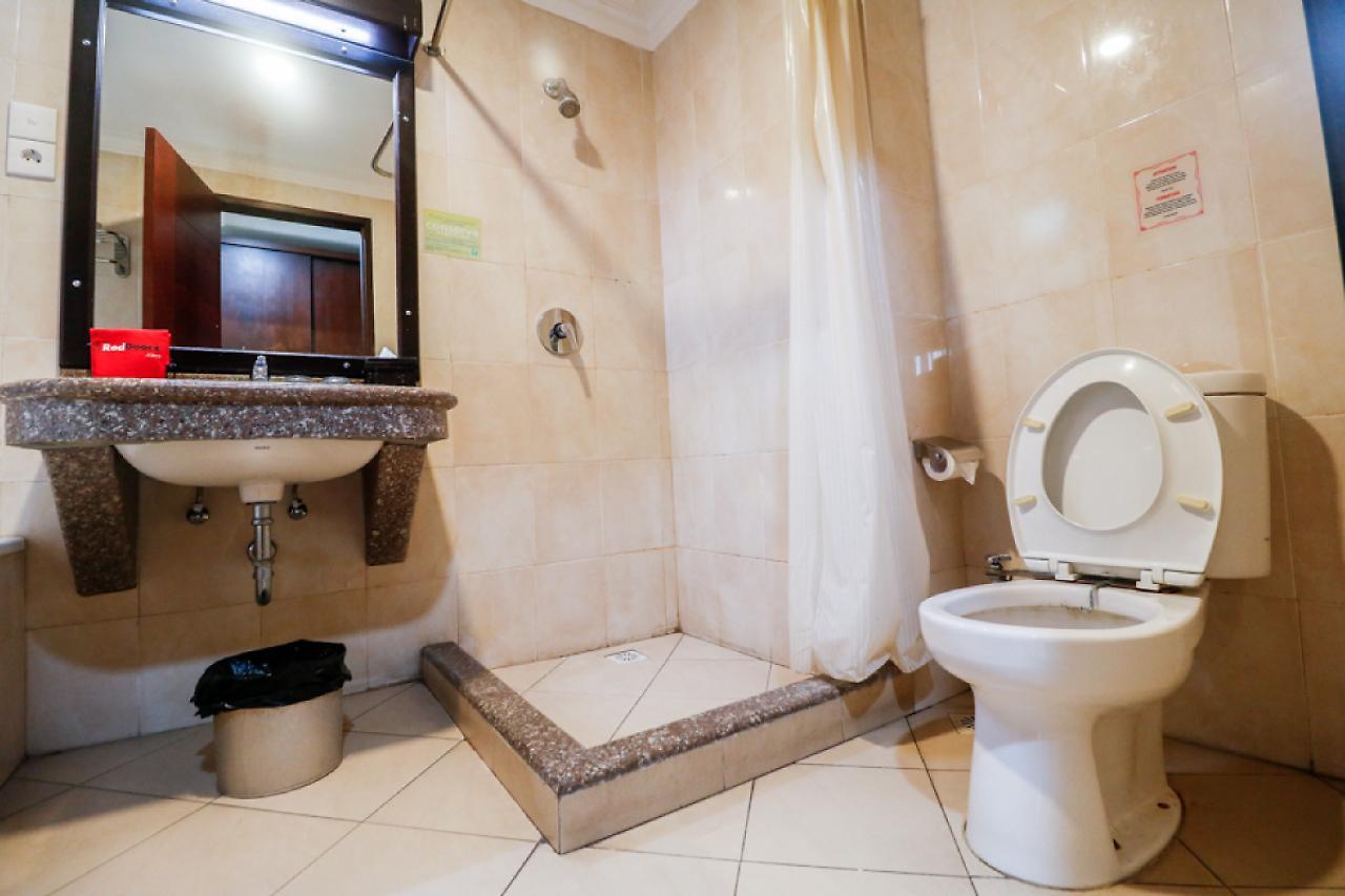Hotel Reddoorz Premium @ Bukit Damai Indah Balikpapan  Exteriér fotografie