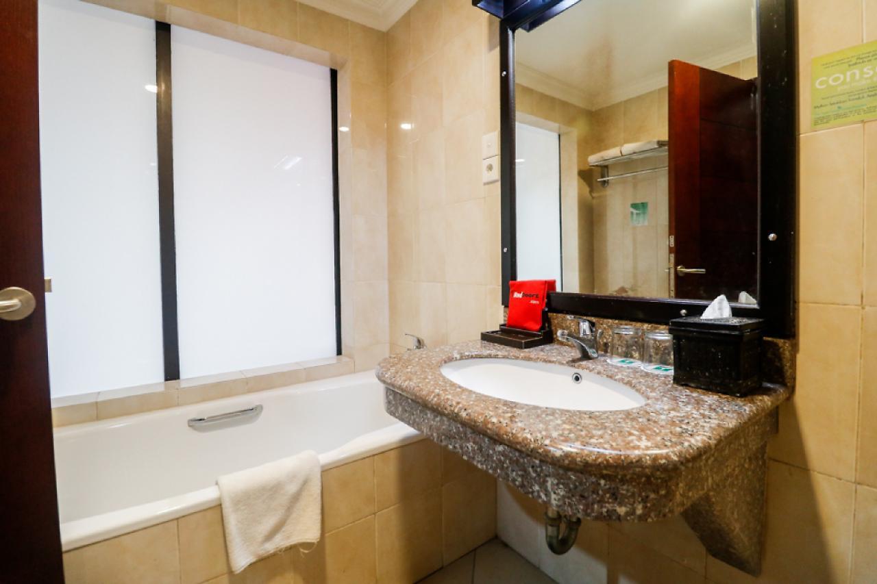Hotel Reddoorz Premium @ Bukit Damai Indah Balikpapan  Exteriér fotografie